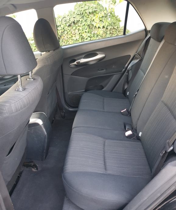 Toyota Auris 1,6 VVT-i, fotografija 3