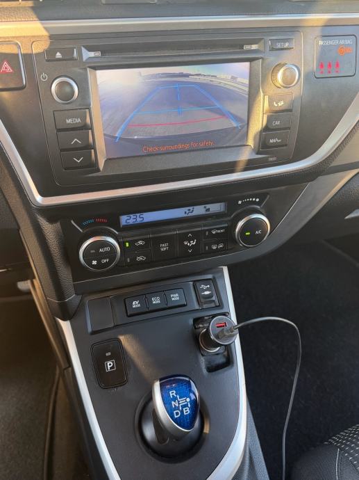 Toyota Auris 1,8 HSD automatik, fotografija 8