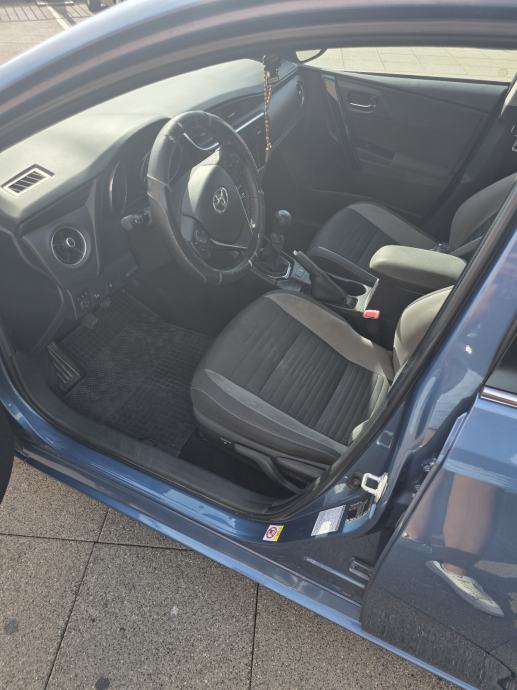 Toyota Auris karavan 1.6 D, fotografija 10