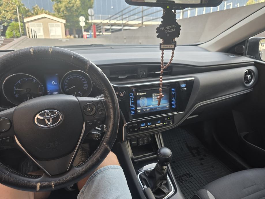 Toyota Auris karavan 1.6 D, fotografija 11