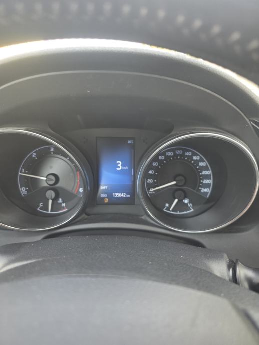 Toyota Auris karavan 1.6 D, fotografija 13