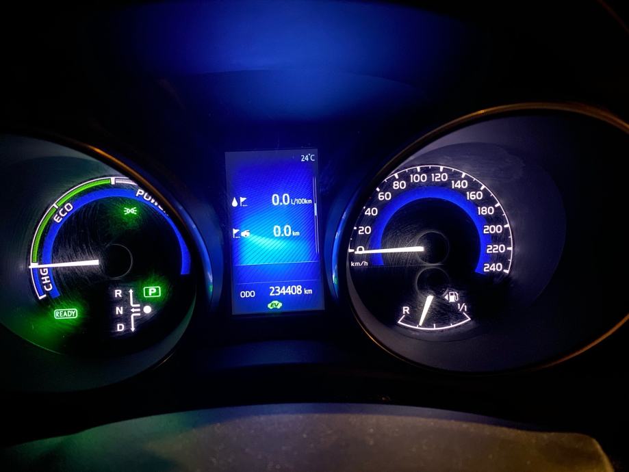 Toyota Auris Touring Sports 1.8 Hybrid – 2016. – 234.000 km, fotografija 3