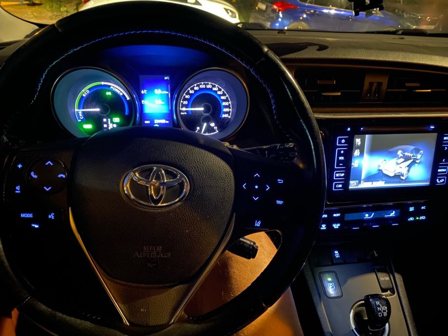 Toyota Auris Touring Sports 1.8 Hybrid – 2016. – 234.000 km, fotografija 2