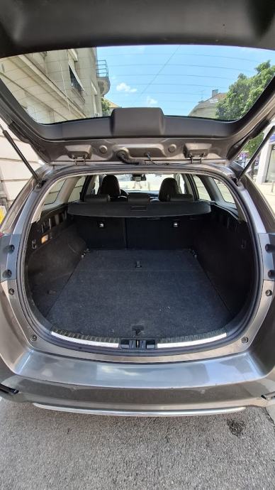 Toyota Auris Touring Sports 1.8 Hybrid SOL - PRVI VLASNIK, fotografija 9