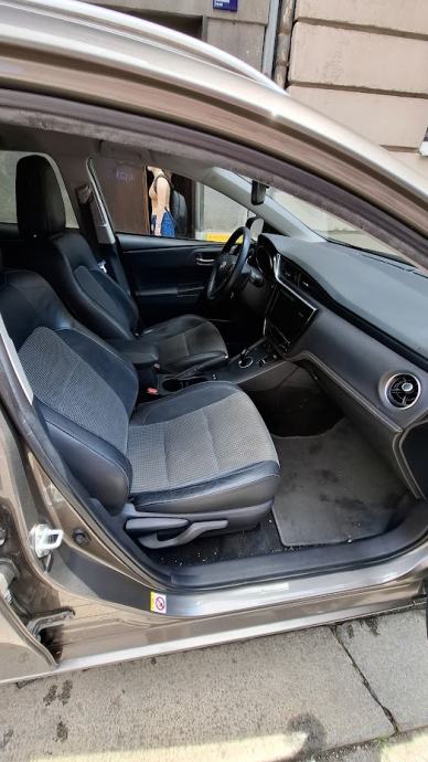 Toyota Auris Touring Sports 1.8 Hybrid SOL - PRVI VLASNIK, fotografija 15