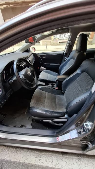 Toyota Auris Touring Sports 1.8 Hybrid SOL - PRVI VLASNIK, fotografija 14