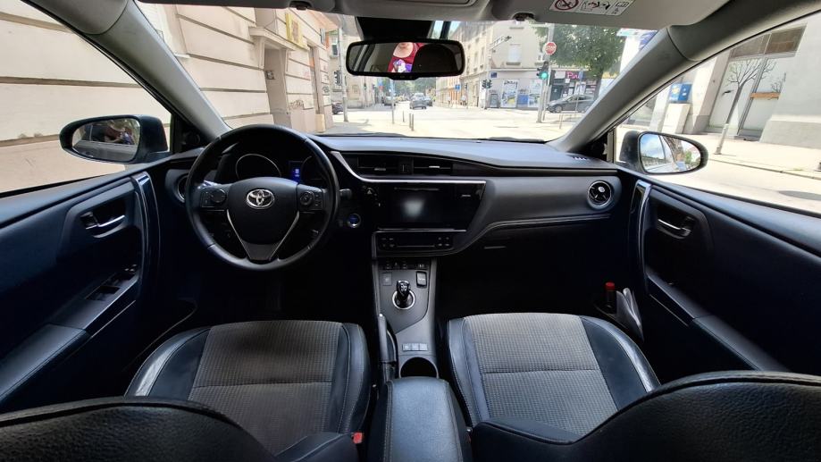 Toyota Auris Touring Sports 1.8 Hybrid SOL - PRVI VLASNIK, fotografija 13