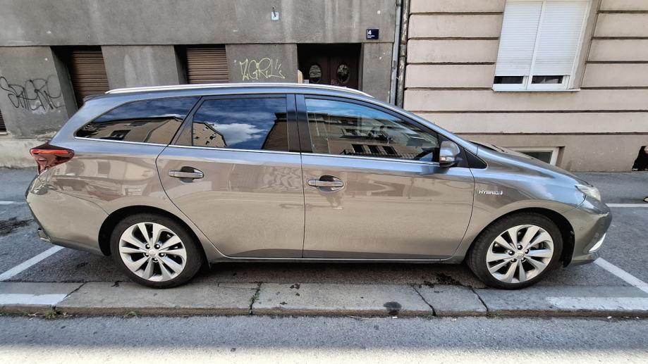 Toyota Auris Touring Sports 1.8 Hybrid SOL - PRVI VLASNIK, fotografija 5