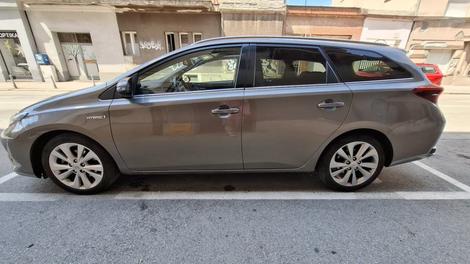 Toyota Auris Touring Sports 1.8 Hybrid SOL - PRVI VLASNIK, fotografija 3