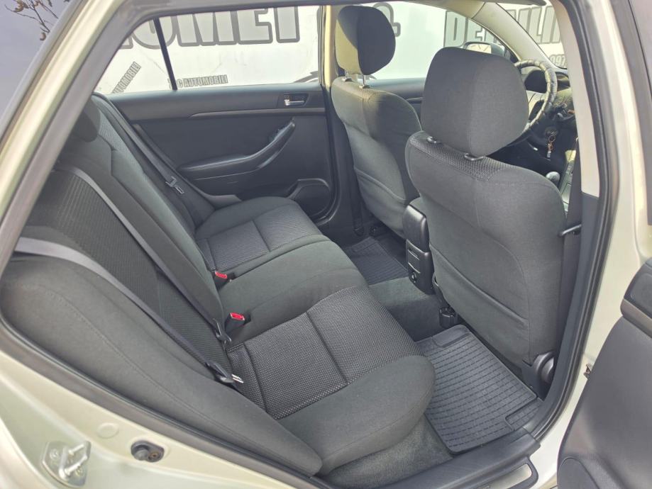 TOYOTA AVENSIS 2.0 =200TKM= HR-AUTO, fotografija 9