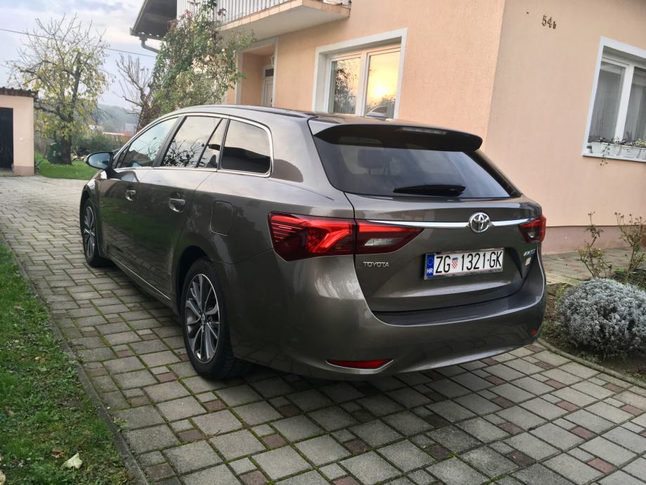 Toyota avensis 2022
