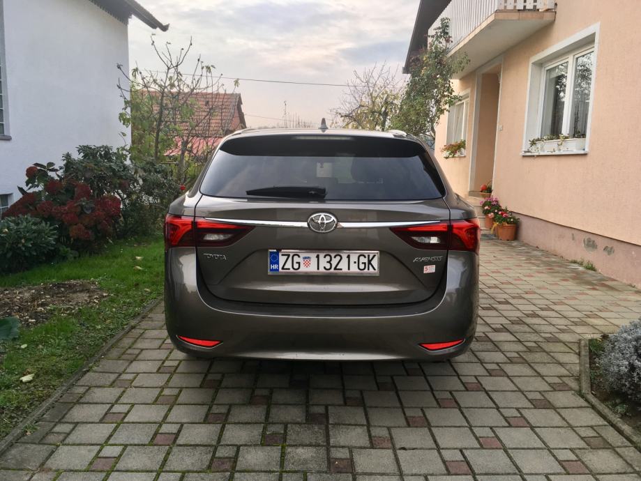 Toyota avensis 2022