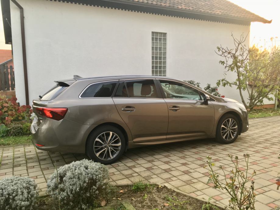 Toyota avensis 2022