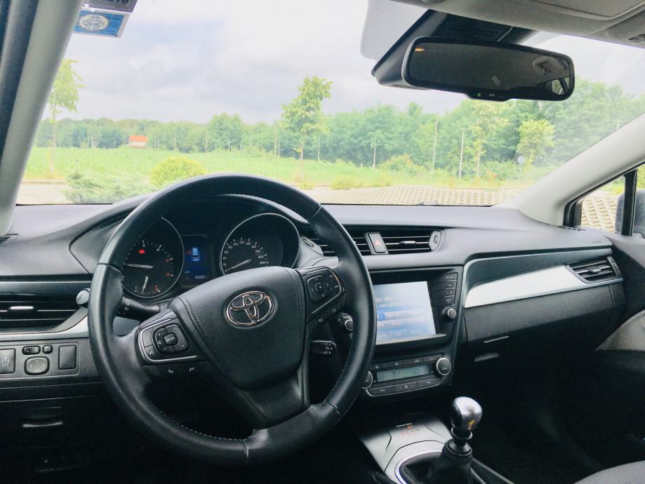 Toyota avensis 2022