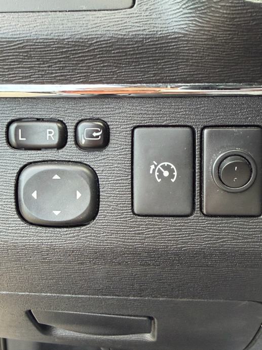 Toyota Avensis 2.2 D4D Luna 2013g NIJE UVOZ! Led Svijetla KAMERA NAVI!, fotografija 18