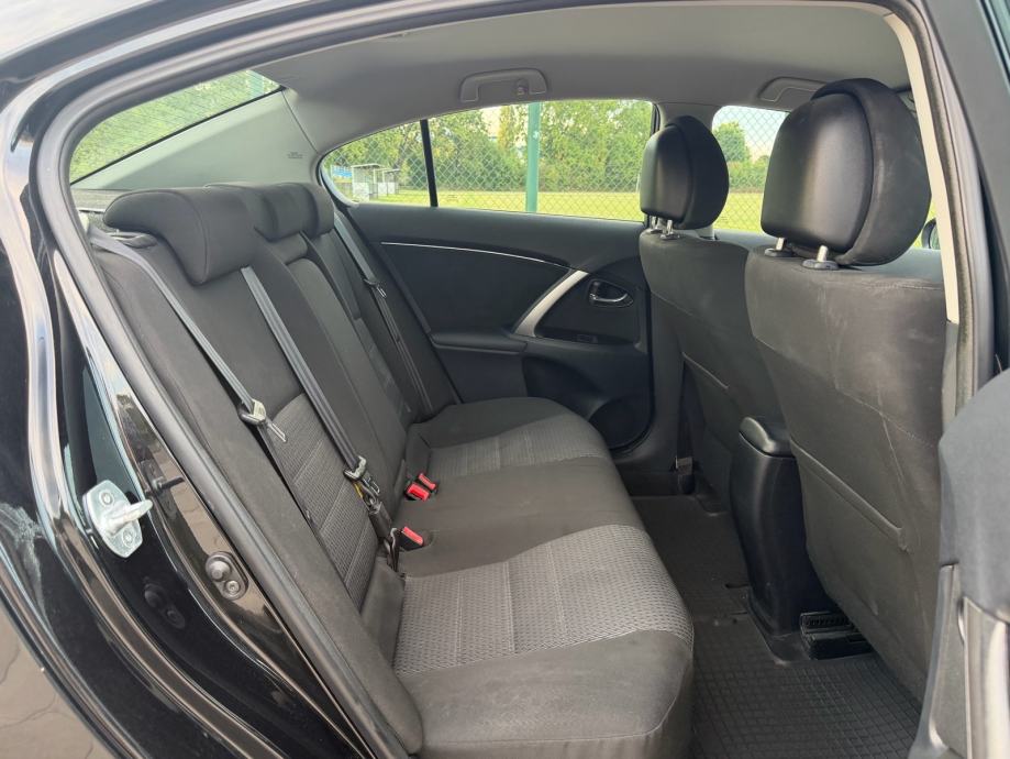 Toyota Avensis 2.2 D4D Luna 2013g NIJE UVOZ! Led Svijetla KAMERA NAVI!, fotografija 12