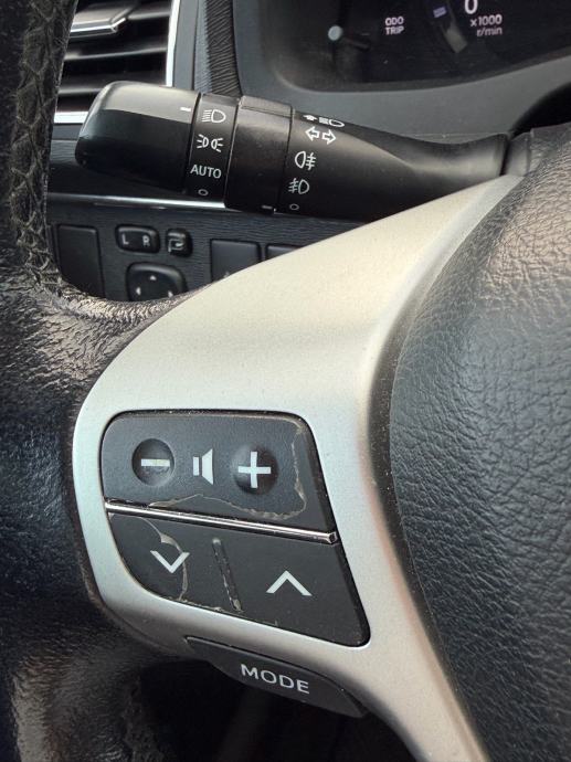 Toyota Avensis 2.2 D4D Luna 2013g NIJE UVOZ! Led Svijetla KAMERA NAVI!, fotografija 20