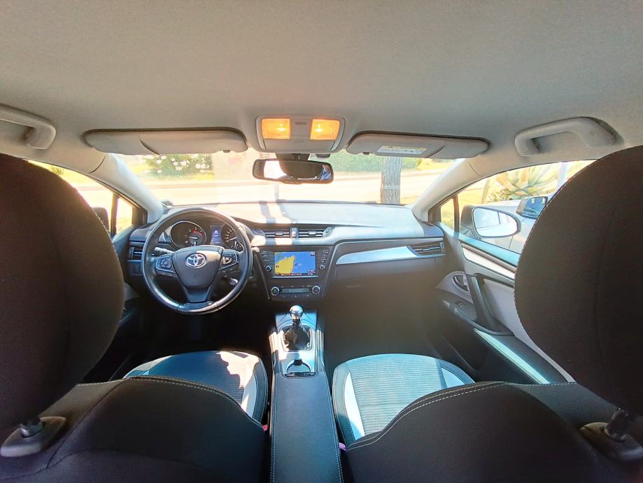 Toyota Avensis TS 2.0 D-4D Style, fotografija 5