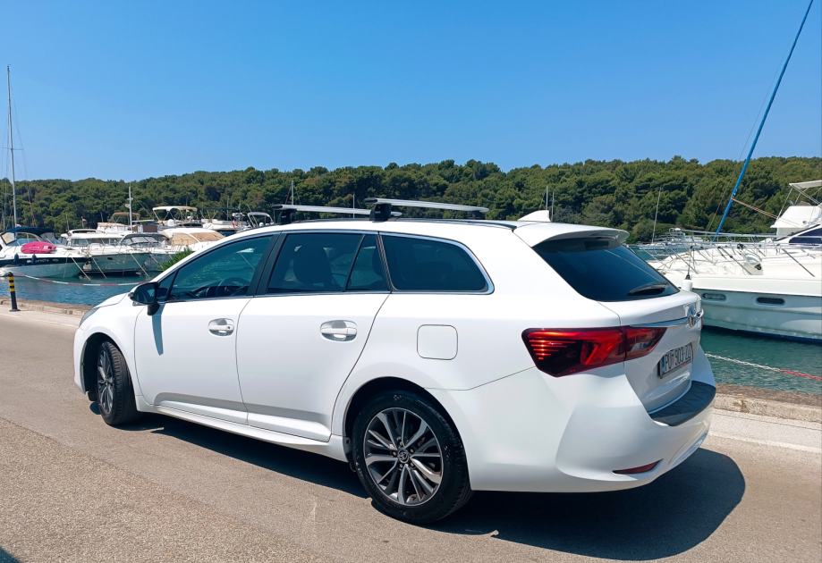 Toyota Avensis TS 2.0 D-4D Style, fotografija 3