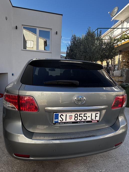 Toyota Avensis Wagon 2,0 automatik, fotografija 3