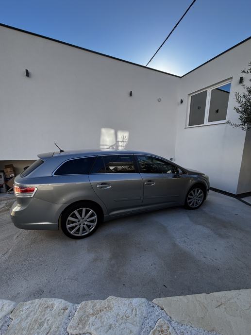 Toyota Avensis Wagon 2,0 automatik, fotografija 2