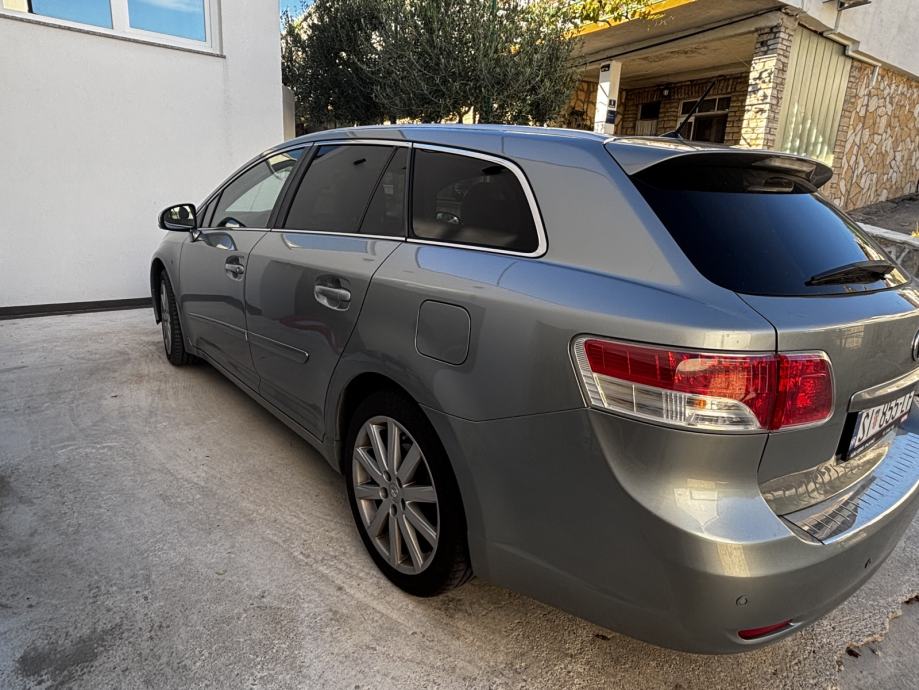 Toyota Avensis Wagon 2,0 automatik, fotografija 4