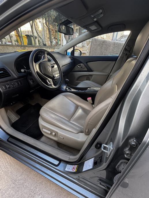 Toyota Avensis Wagon 2,0 automatik, fotografija 6