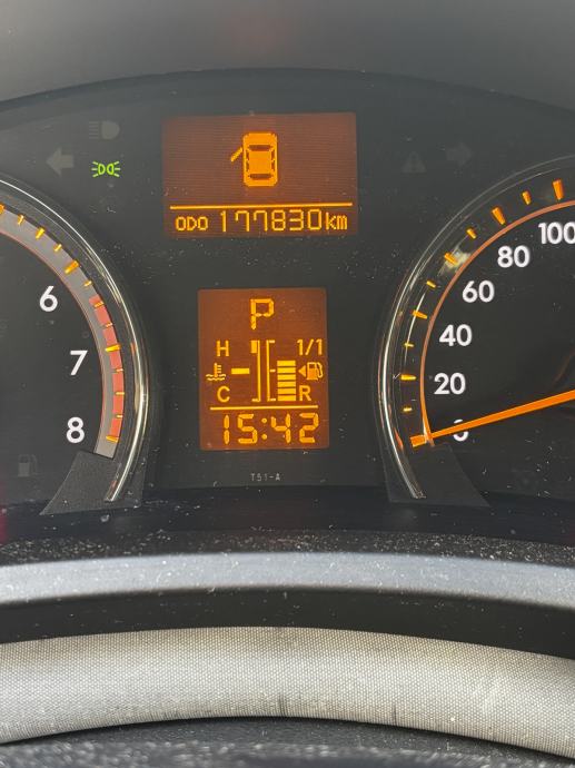 Toyota Avensis Wagon 2,0 automatik, fotografija 9