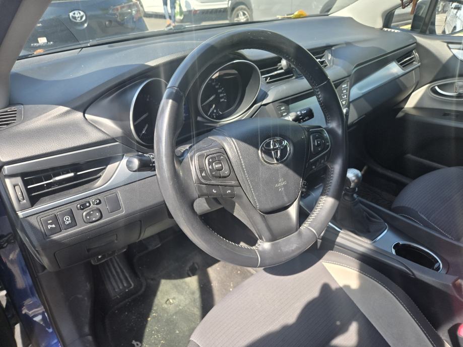 Toyota Avensis Wagon 2,0, fotografija 3