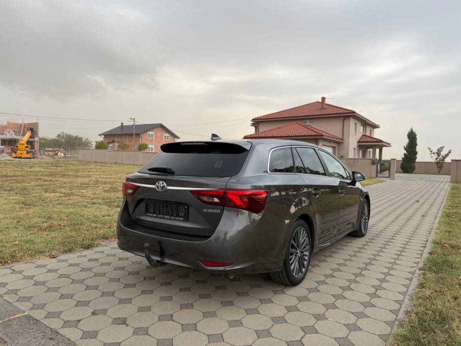 Toyota Avensis Wagon 2,0D, fotografija 3