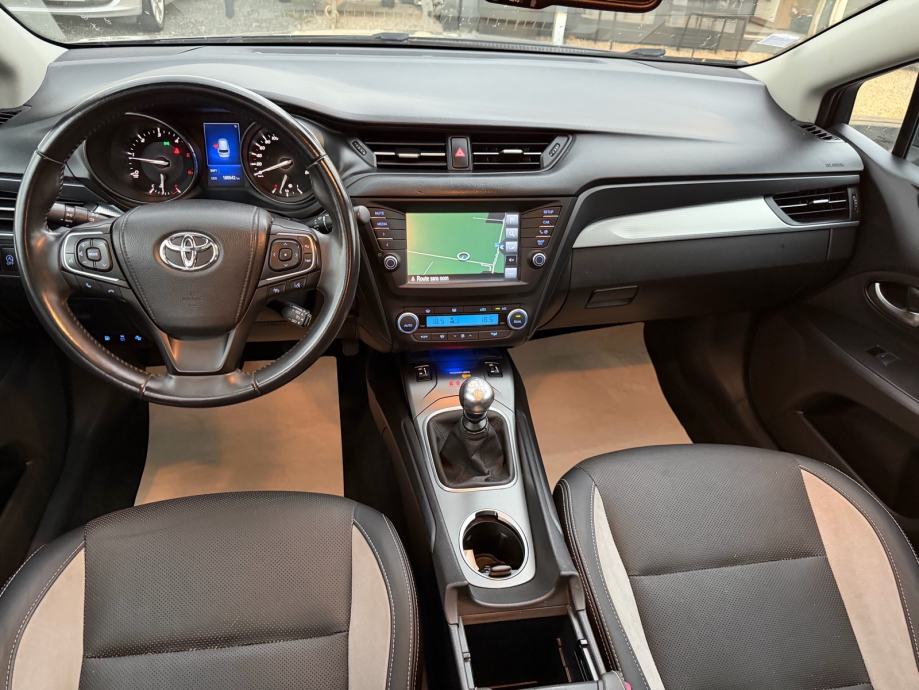Toyota Avensis Wagon 2,0D, fotografija 9