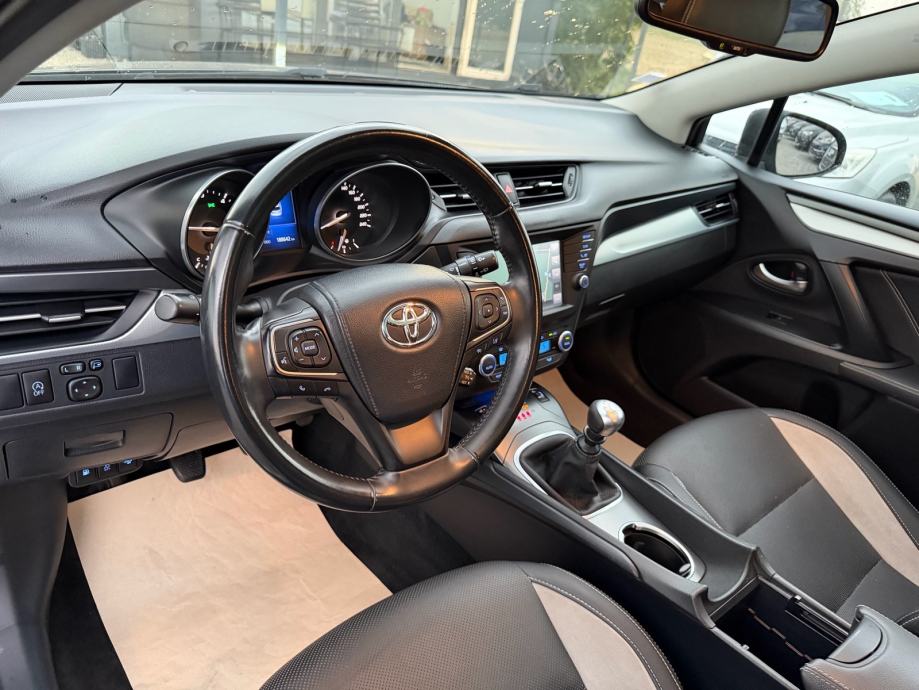 Toyota Avensis Wagon 2,0D, fotografija 10
