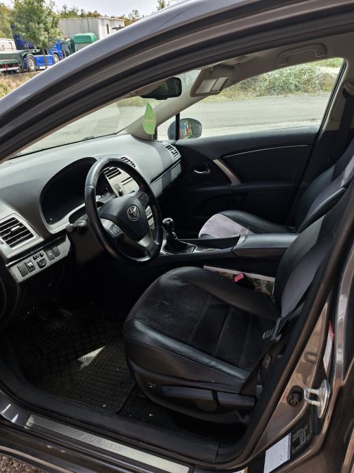 Toyota Avensis Wagon 2,2, fotografija 2