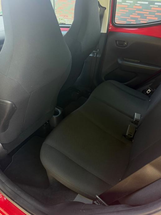 Toyota Aygo 1,0, fotografija 10