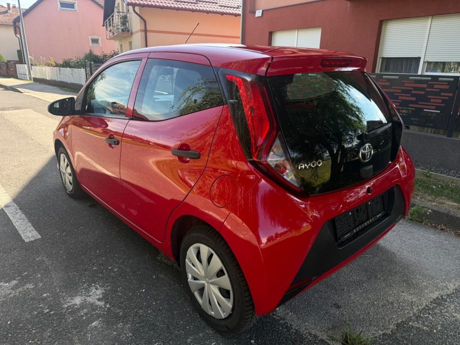 Toyota Aygo 1,0, fotografija 3