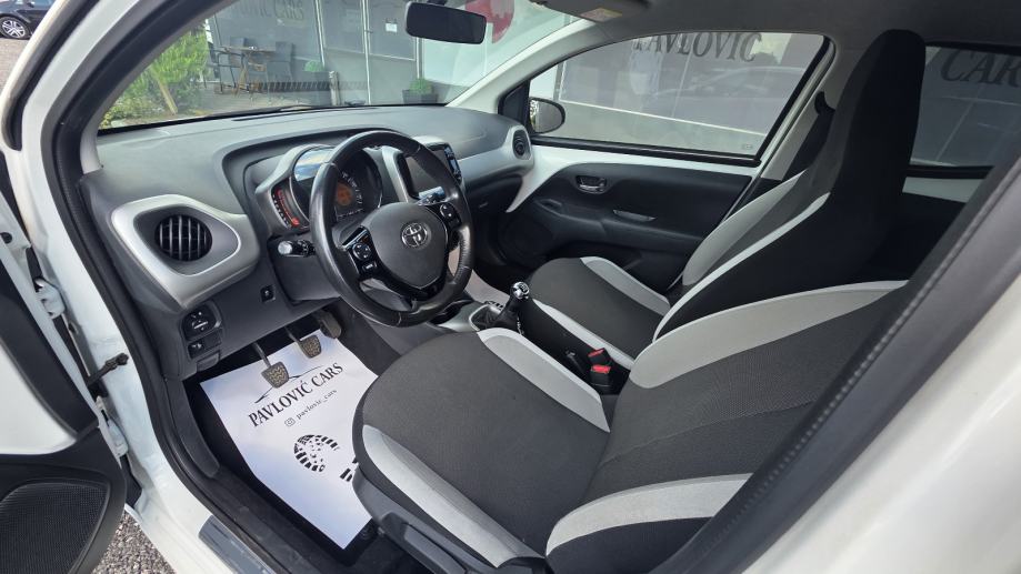 Toyota Aygo 1,0 VVT-i X-Play Kamera, fotografija 9