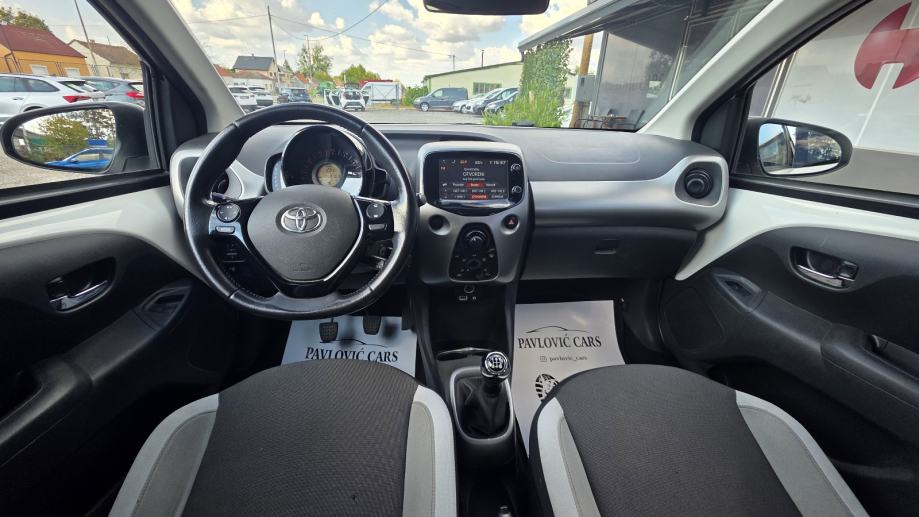 Toyota Aygo 1,0 VVT-i X-Play Kamera, fotografija 12