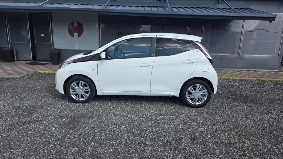Toyota Aygo 1,0 VVT-i X-Play Kamera, fotografija 3