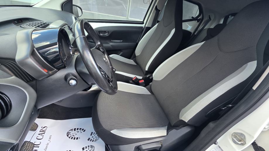 Toyota Aygo 1,0 VVT-i X-Play Kamera, fotografija 11