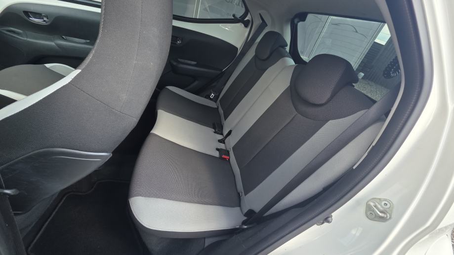 Toyota Aygo 1,0 VVT-i X-Play Kamera, fotografija 14