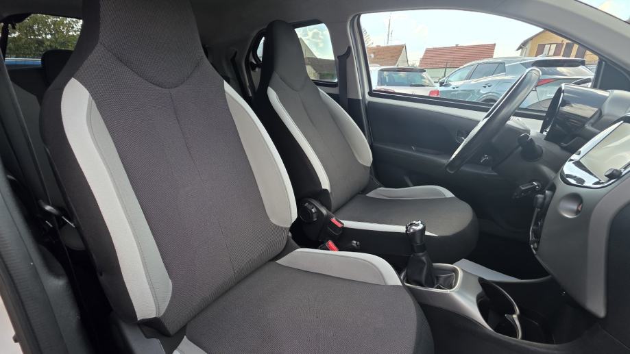 Toyota Aygo 1,0 VVT-i X-Play Kamera, fotografija 16