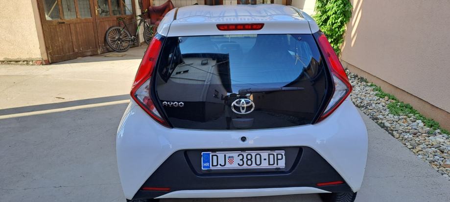Toyota Aygo 1,0 HITNO!, fotografija 9