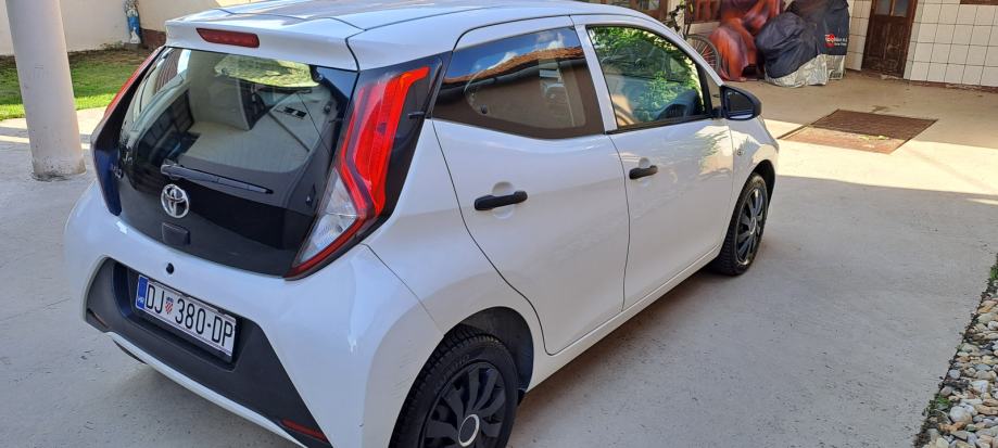 Toyota Aygo 1,0 HITNO!, fotografija 6