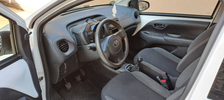 Toyota Aygo 1,0 HITNO!, fotografija 2