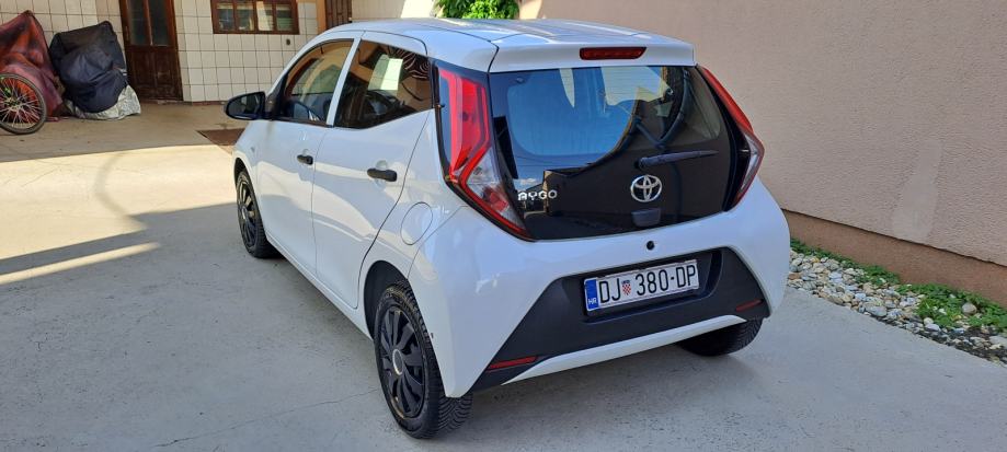 Toyota Aygo 1,0 HITNO!, fotografija 10