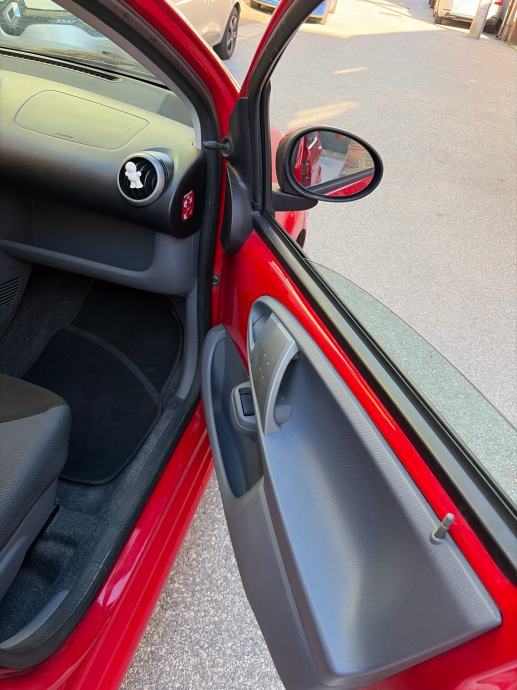 Toyota Aygo 1,0, UPRAVO REGISTRIRAN, 2006.godište, fotografija 6