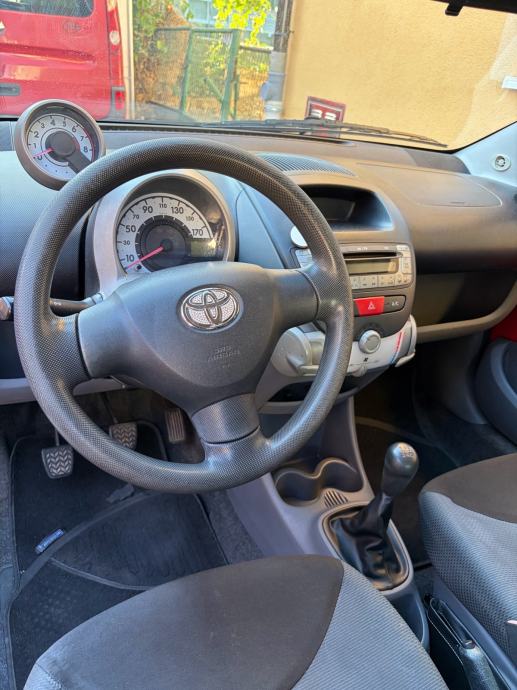 Toyota Aygo 1,0, UPRAVO REGISTRIRAN, 2006.godište, pogled izvana - slika 2