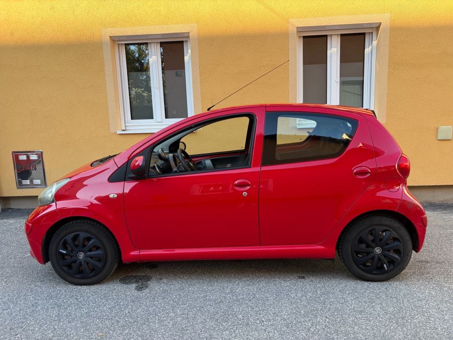 Toyota Aygo 1,0, UPRAVO REGISTRIRAN, 2006.godište, pogled izvana - slika 3