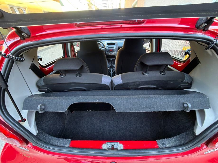 Toyota Aygo 1,0, UPRAVO REGISTRIRAN, 2006.godište, fotografija 11
