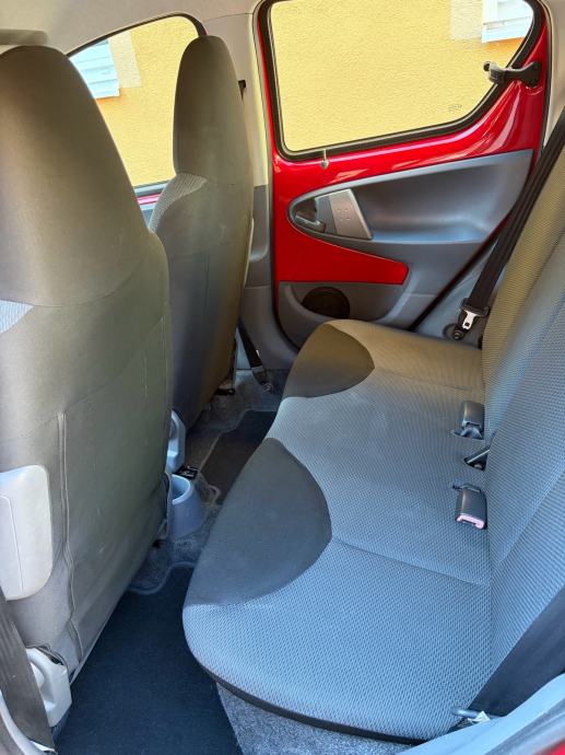 Toyota Aygo 1,0, UPRAVO REGISTRIRAN, 2006.godište, fotografija 13